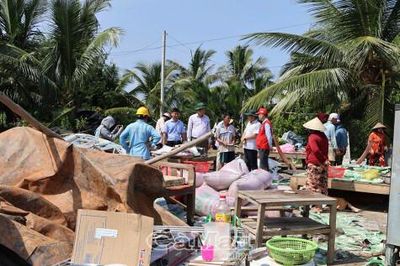 Hỗ trợ hộ dân bị thiệt hại do lốc xoáy tại Xã Nguyễn Phích