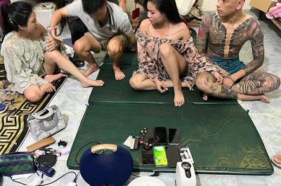 Kiểm tra nhà dân lúc 0h40, công an phát hiện thứ bất thường trong phòng bếp, Phạm Thị Linh SN 1992 bị bắt khẩn cấp