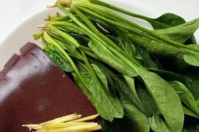Tháng 10 đi chợ gặp 2 loại rau này đừng bỏ qua, giàu chất xơ, vitamin, chế biến món nào cũng ngon