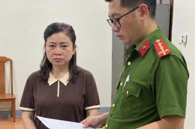 Bắt giam trưởng phòng thuế về tội nhận hối lộ