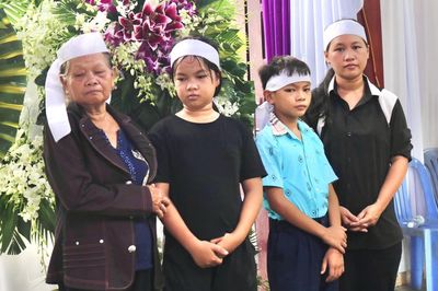 Bố đột quỵ mất, mẹ tử nạn khi đi làm giấy xác nhận hộ cận nghèo, 3 con bơ vơ