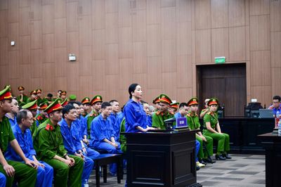 Cựu điều dưỡng Viện Pháp y tâm thần khai nhận tiền giúp 'bà trùm' trốn viện