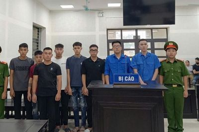 8 thanh niên lĩnh án sau cuộc truy đuổi, ném gạch đá gây thương tích