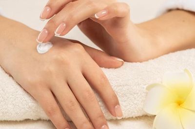Dày sừng nang lông: Nhận biết và chăm sóc đúng cách