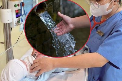 Bé 7 ngày tuổi sốt 39 độ C, suy hô hấp do vi khuẩn trong nguồn nước