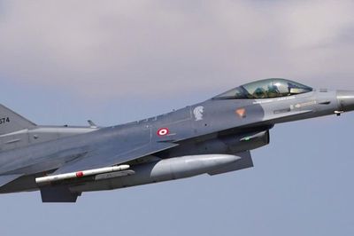 Cuộc so tài không dễ đoán giữa chiến đấu cơ F-16 Mỹ và Rafale Pháp