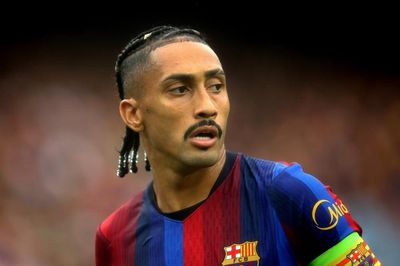 Raphinha báo tin sốc cho Barca