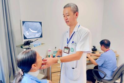 Hóc xương cá 16 ngày không lấy, đi khám mới biết dị vật đâm xuyên cổ