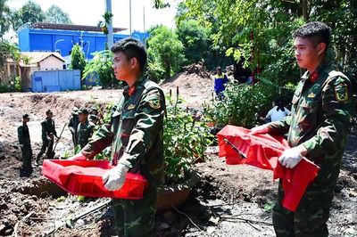 Phát hiện thêm 10 bộ hài cốt liệt sĩ tại Công viên Lê Thị Riêng