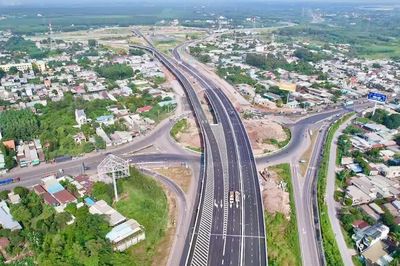 Thông xe, khai thác cao tốc Bến Lức-Long Thành từ 1/10