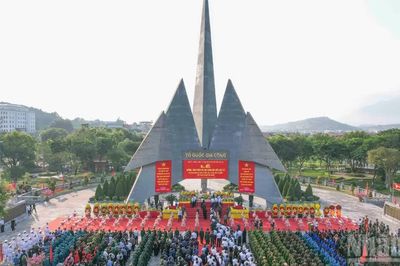 [Ảnh] Xúc động Lễ viếng, truy điệu và an táng 71 hài cốt liệt sĩ trên biên giới Lào Cai