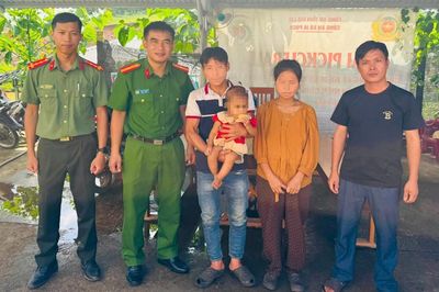 Xuyên đêm tìm cháu bé đi lạc