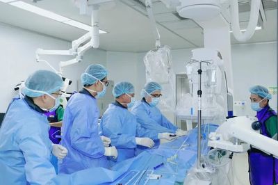 Đau thượng vị ra lưng, người đàn ông 58 tuổi phát hiện phình động mạch chủ