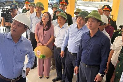 Bí thư Tỉnh ủy Quảng Trị kiểm tra trường nội trú vùng biên: 'Tiến độ như thế này là rất chậm!'