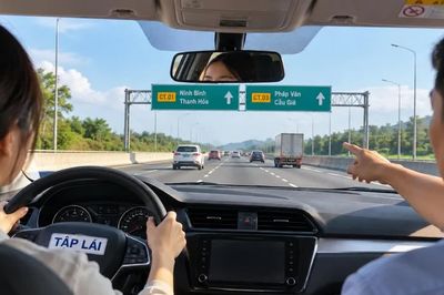 Xe tập lái trên cao tốc: Đánh cược sinh mạng vào những 'tay lái non'
