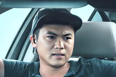 Từ đứa trẻ sống ở chùa, kiếm sống ở Thảo Cầm Viên giờ là đạo diễn trăm tỷ 'bám đuổi' Trấn Thành, Đặng Thái Huyền