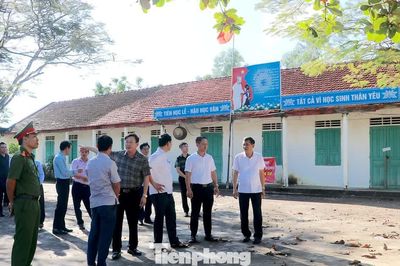 Vụ hàng trăm học sinh nghỉ học để phản đối sáp nhập: Lãnh đạo tỉnh đối thoại với phụ huynh