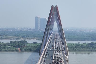 Hà Nội tháo biển khoảng cách trên cầu Nhật Tân: Bài học từ một quyết định vội?