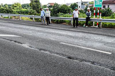 Vụ cao tốc xuất hiện vết nứt dài 40m: Khoan địa chất tìm nguyên nhân