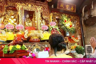 Trang nghiêm lễ giỗ Đức Thánh Trần ở đền Chợ Củi