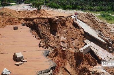 Cận cảnh tuyến đường du lịch ven biển Lâm Đồng bị 'xé toạc' bởi dòng cát đỏ