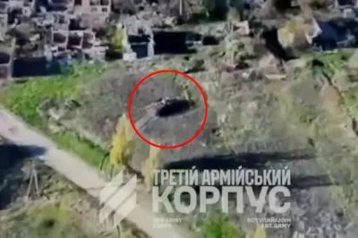Ukraine biến xe bọc thép Liên Xô thành “xe zombie” không người lái, đánh phòng tuyến Nga