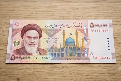 Tiền Iran xuống kỷ lục, 2,5 triệu rial quy đổi được 1 USD