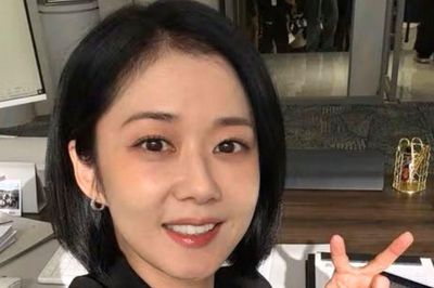 'Mỹ nhân lão hóa ngược' Jang Nara khoe làn da không nếp nhăn ở tuổi 45
