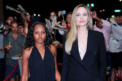 Con gái Angelina Jolie và Brad Pitt chính thức bỏ họ của cha
