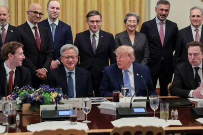 Ông Trump và các CEO công nghệ ký kết thỏa thuận an toàn AI