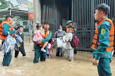 Nước sông Buông dâng cao, khu vực phường Phước Tân lại bị ngập