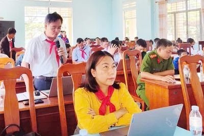 40 học sinh đối thoại với đại biểu HĐND xã Kon Chiêng