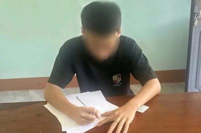 Đăng ảnh cầm dao tự chế lên TikTok để thể hiện, nam sinh bị mời làm việc