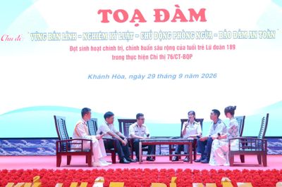 Lữ đoàn 189 Hải quân tọa đàm chấp hành nghiêm pháp luật, kỷ luật và xây dựng gia đình hạnh phúc