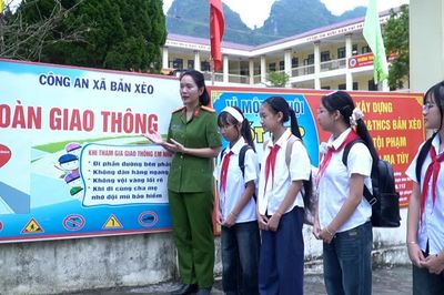Trường Tiểu học và THCS Bản Xèo tổ chức tuyên truyền an toàn giao thông cho học sinh và phụ huynh