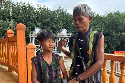 3 thế hệ trong 1 gia đình giữ tiếng chiêng