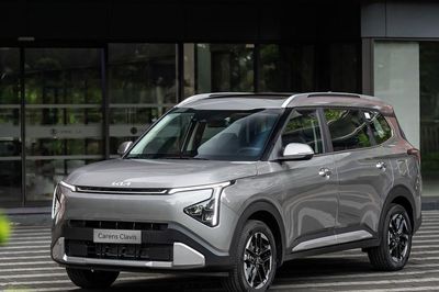 Kia Carens Clavis ra mắt tại Việt Nam với 2 phiên bản Deluxe và Luxury, giá từ 639 triệu