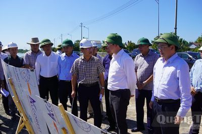 Đồng chí Chủ tịch UBND tỉnh kiểm tra tiến độ thi công các dự án