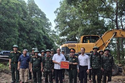 Khảo sát thực tế các khu vực nghi có hố chôn tập thể hài cốt liệt sĩ ở đèo Hải Vân