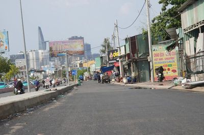 TP.HCM: Hai đường gom được kỳ vọng giảm ùn tắc khu vực cầu Kênh Tẻ hiện thi công ra sao?
