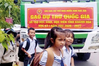 Hơn 1.932 tấn gạo dự trữ quốc gia đến với học sinh đúng hạn
