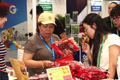 Hàng Việt trước mùa cao điểm: Giữ người mua, bán sao để không lép vế?