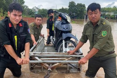 Tích cực hỗ trợ người dân bị ảnh hưởng nước ngập