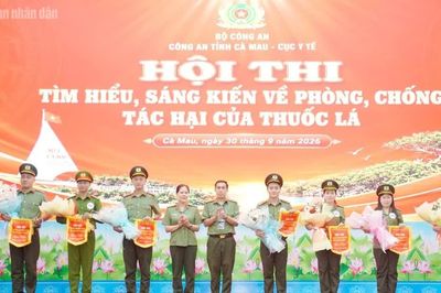 Xây dựng môi trường làm việc không khói thuốc trong Công an Cà Mau