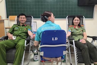 Công an phường Láng lan tỏa nghĩa cử hiến máu tình nguyện