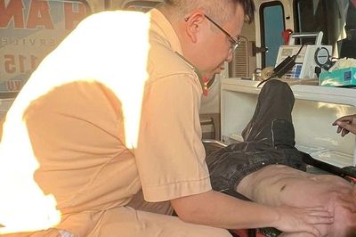 Cụ ông 73 tuổi kiệt sức bên Quốc lộ 5 đã được cứu kịp thời