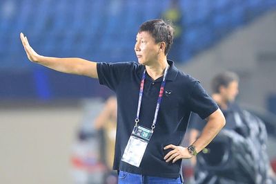 HLV Kim Sang-sik đứt mạch 27 trận bất bại, ở Đông Nam Á chỉ thua Thái Lan