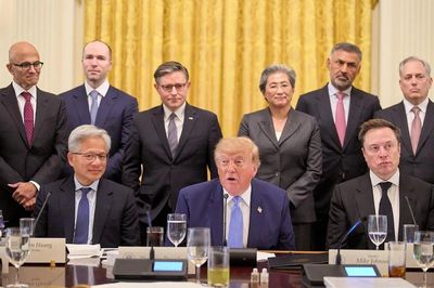 Ông Trump và loạt CEO AI ký cam kết chưa từng có trong lịch sử