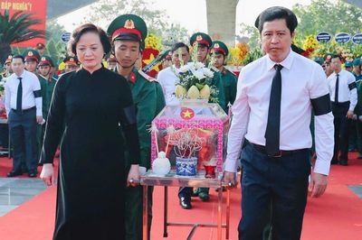 Phó Thủ tướng Phạm Thị Thanh Trà dự lễ an táng 71 hài cốt liệt sĩ tại Lào Cai