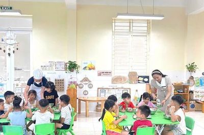 Xã Đoài Phương tăng cường giám sát, nâng chất bữa ăn bán trú